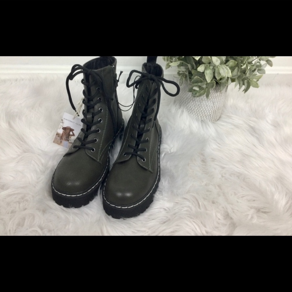 NWT SOLD OUT COLOR Sincerely Jules Olive Green Harley Boots